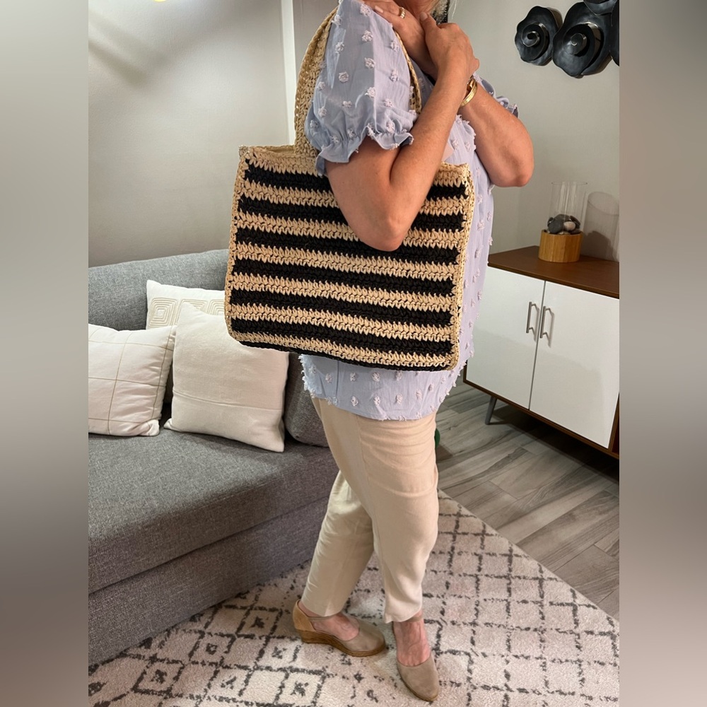 NEW WITH TAGS, LOFT woven straw tote. - Picture 4 of 6